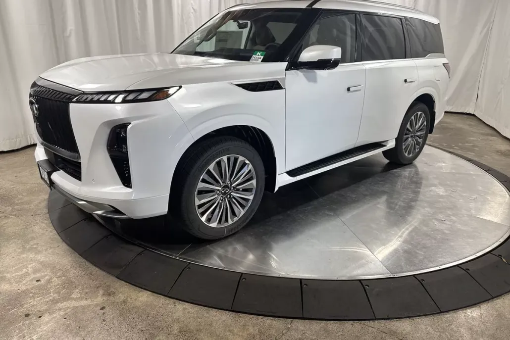 2025 Infiniti QX80 Luxe photo 1