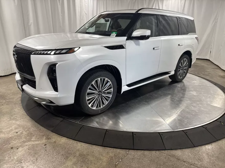 2025 Infiniti QX80 Luxe photo 1
