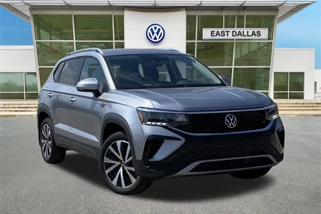2024 Volkswagen Taos SE photo 1