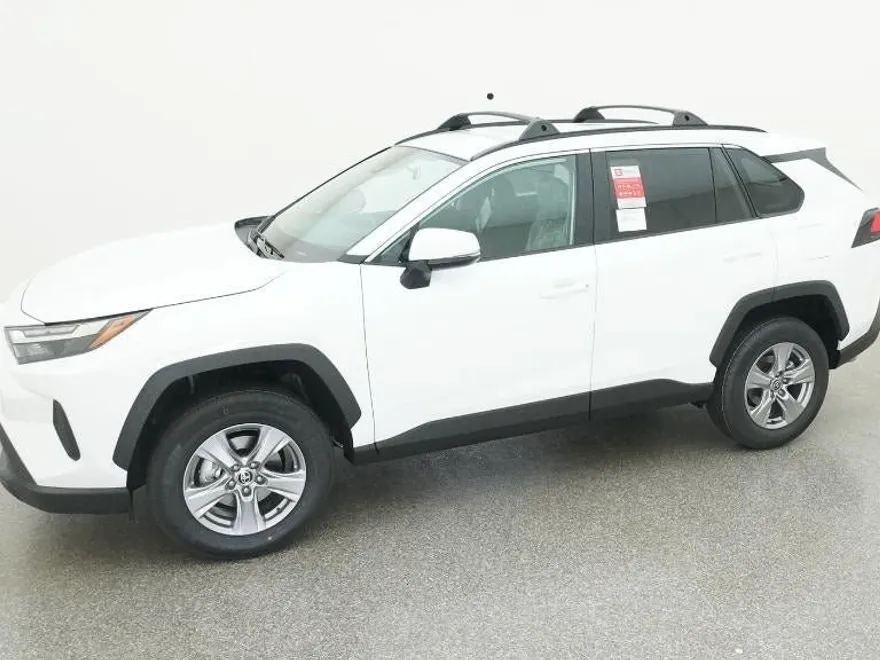 2025 Toyota RAV4 XLE photo 1