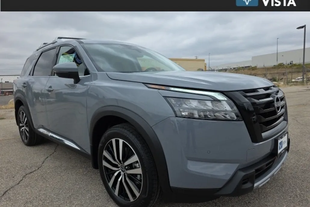 2025 Nissan Pathfinder Platinum photo 1