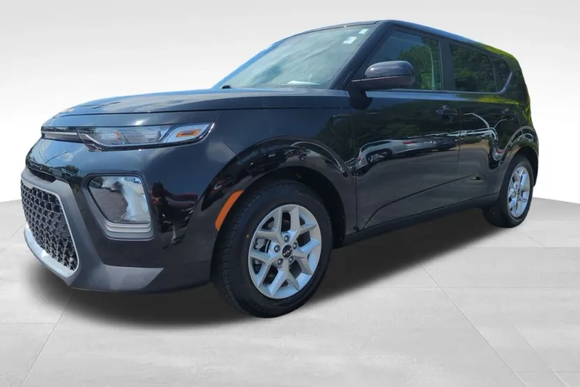 2022 Kia Soul LX photo 1