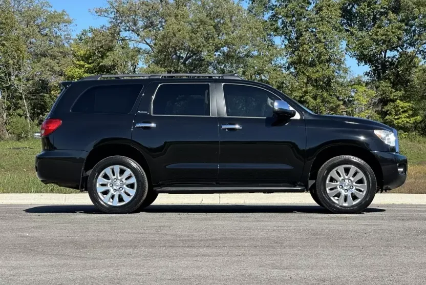 2014 Toyota Sequoia Platinum photo 1