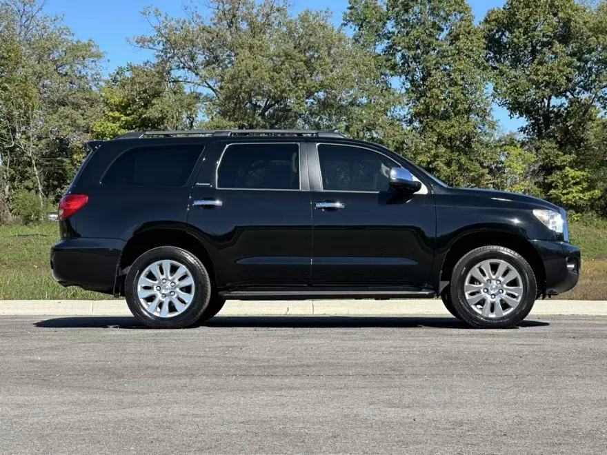 2014 Toyota Sequoia Platinum photo 1