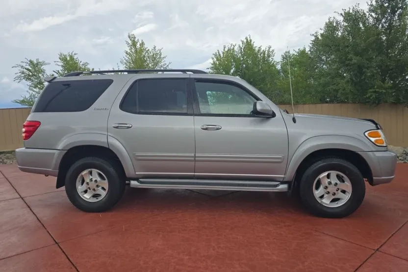 2002 Toyota Sequoia Limited photo 1