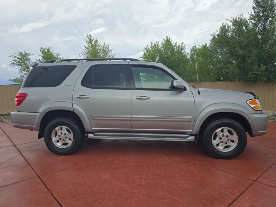 2002 Toyota Sequoia Limited photo 1