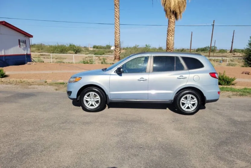 2010 Hyundai Santa Fe GLS photo 1