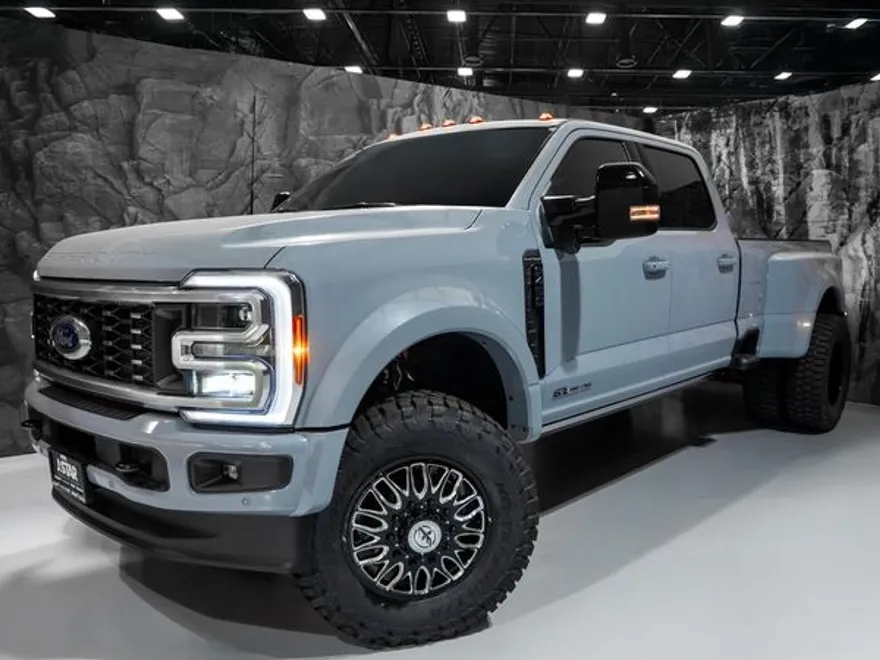 2025 Ford F-450 Platinum photo 1