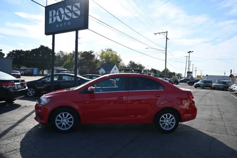2019 Chevrolet Sonic LT photo 1