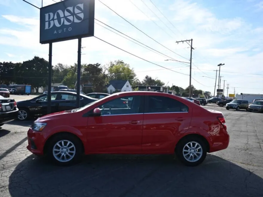 2019 Chevrolet Sonic LT photo 1
