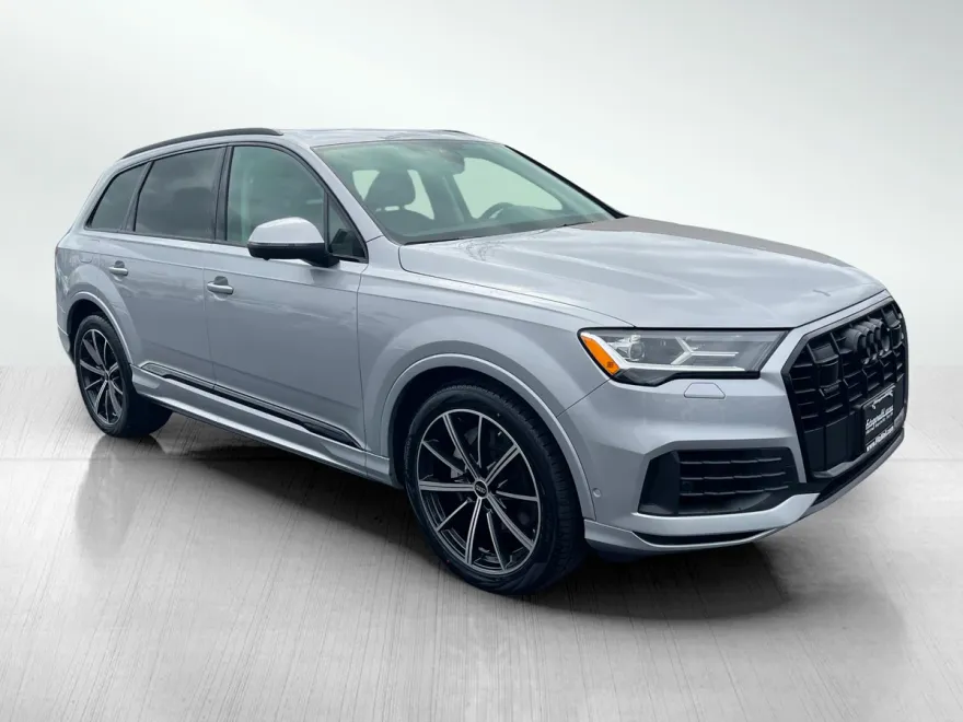 2022 Audi Q7 55 Prestige photo 1
