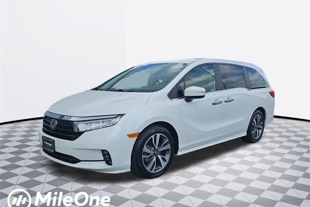 2023 Honda Odyssey Touring photo 1