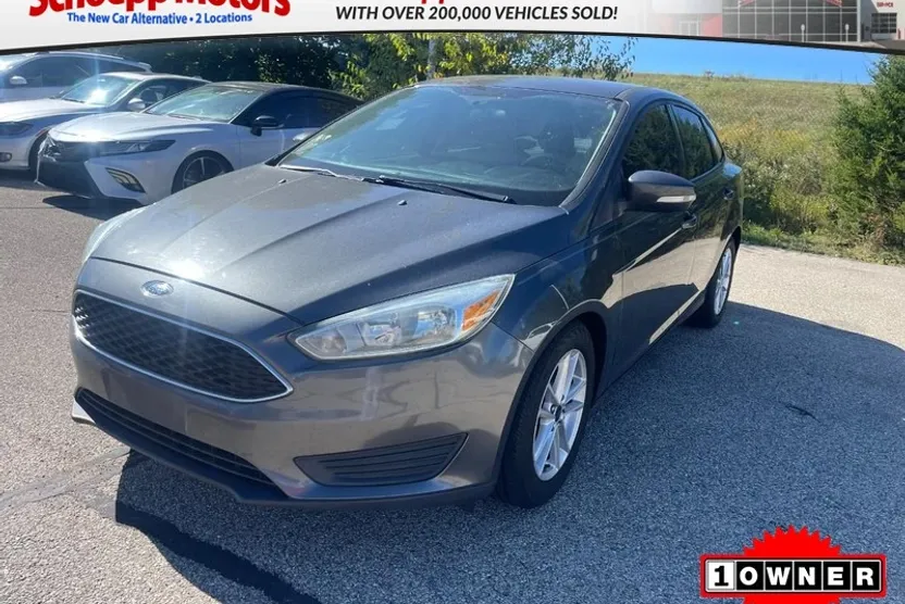 2016 Ford Focus Sedan SE photo 1