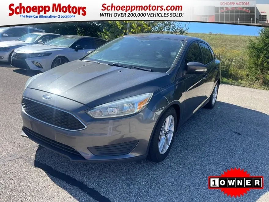 2016 Ford Focus Sedan SE photo 1