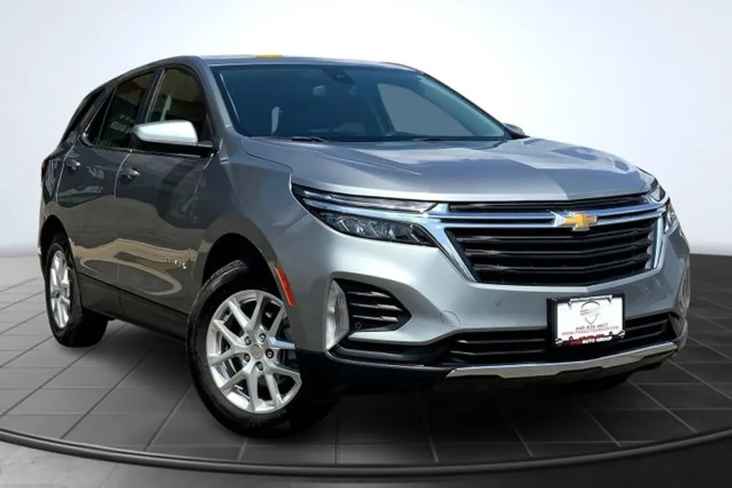 2024 Chevrolet Equinox LT photo 1