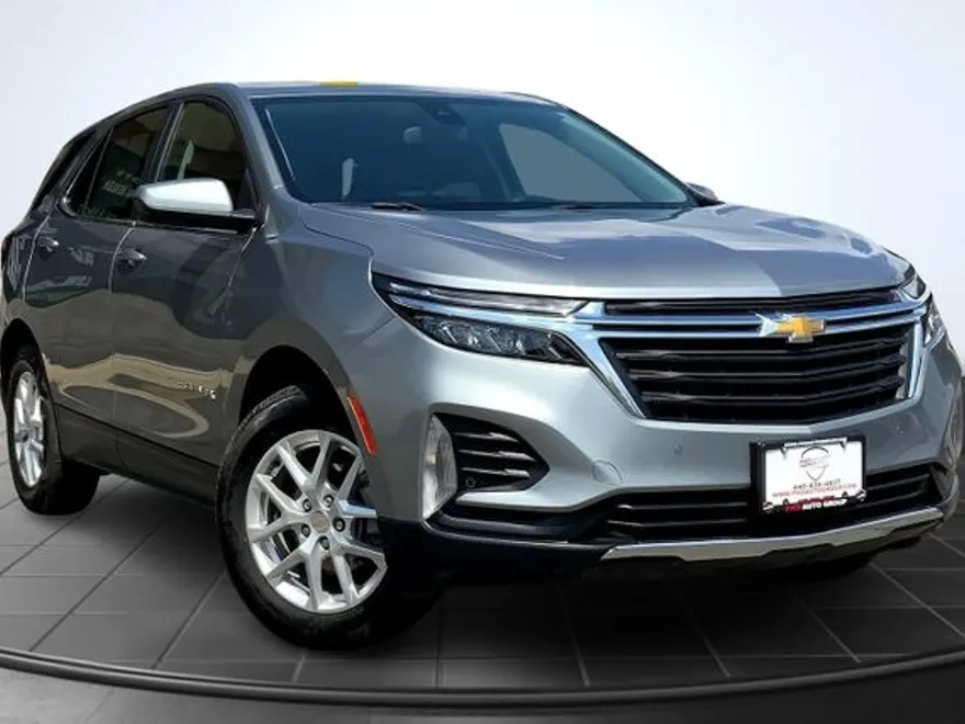 2024 Chevrolet Equinox LT photo 1