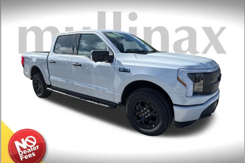 2025 Ford F-150 Lightning XLT photo 1