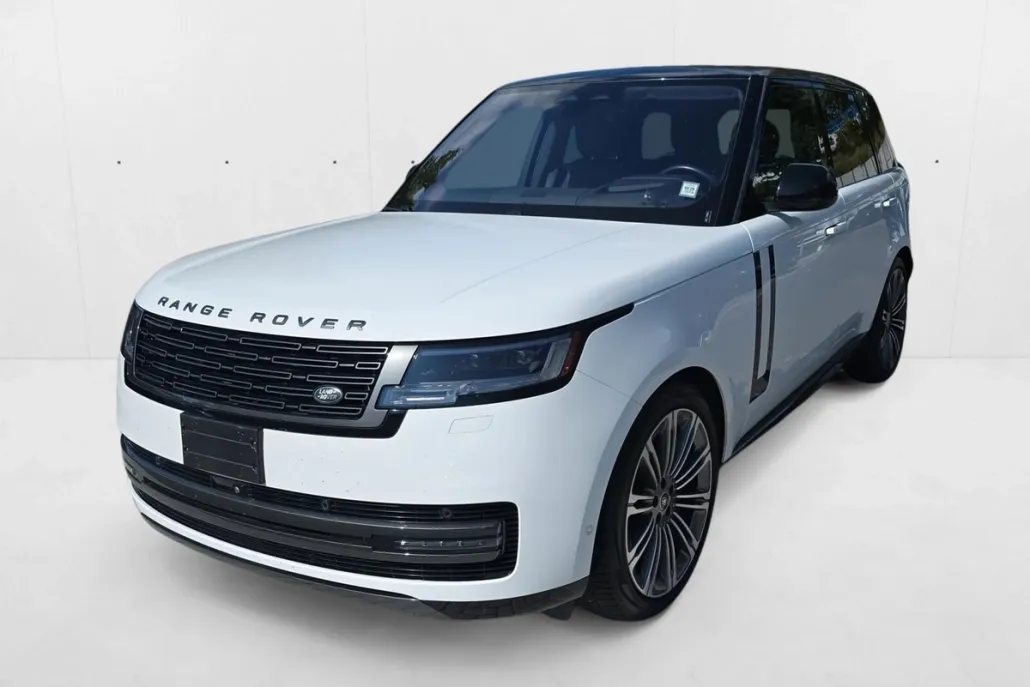 2023 Land Rover Range Rover SE photo 1