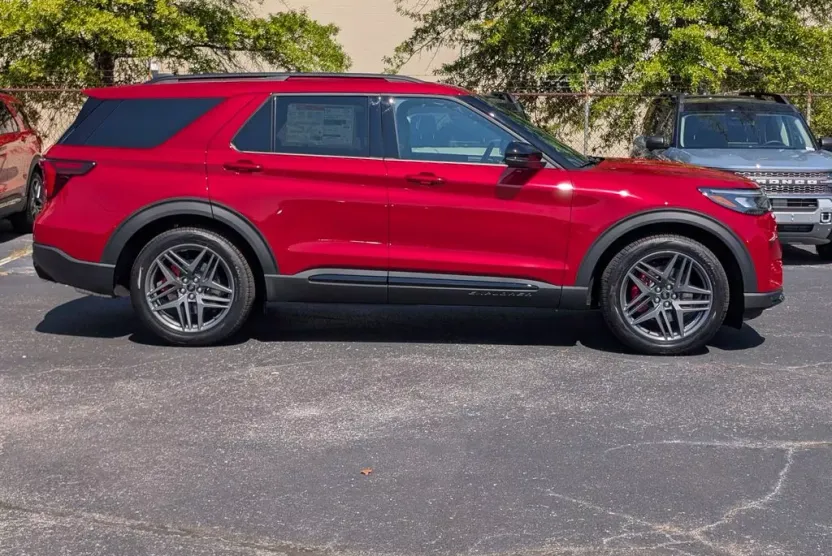 2025 Ford Explorer ST photo 1