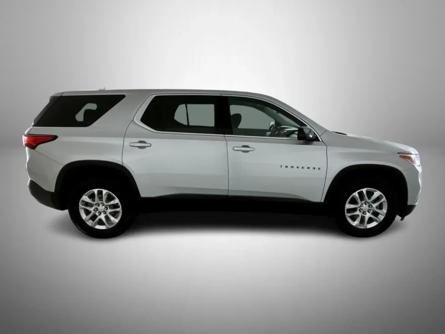 2019 Chevrolet Traverse LS photo 1