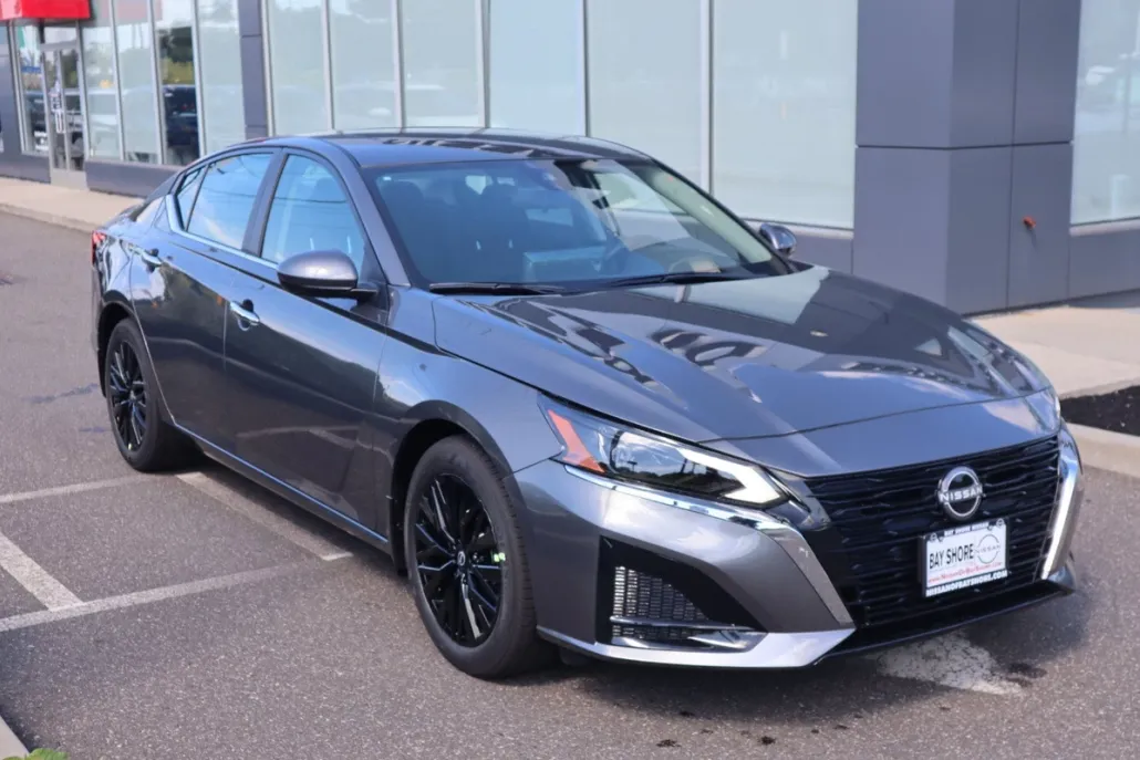 2025 Nissan Altima SV photo 1