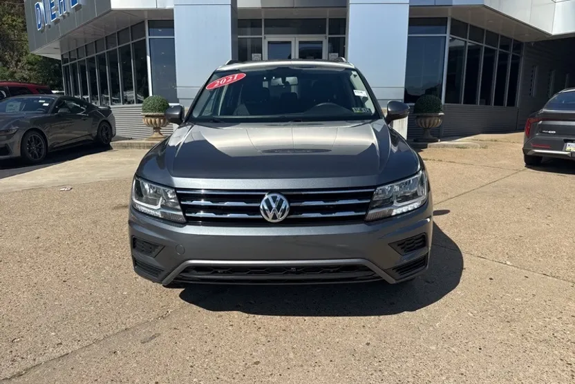 2021 Volkswagen Tiguan S photo 1