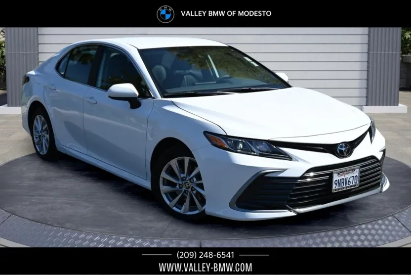 2021 Toyota Camry LE photo 1