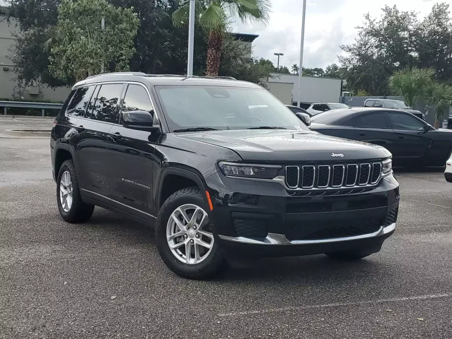 2021 Jeep Grand Cherokee Laredo photo 1