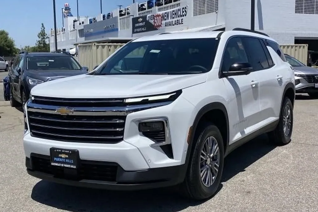 2025 Chevrolet Traverse 1LT photo 1