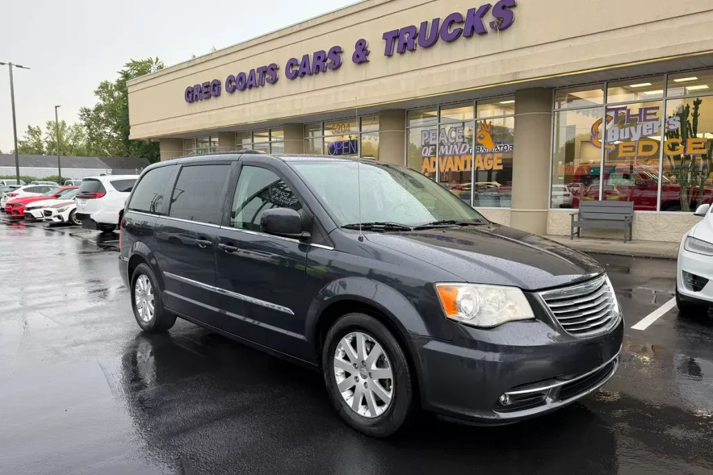 2014 Chrysler Town & Country Touring photo 1