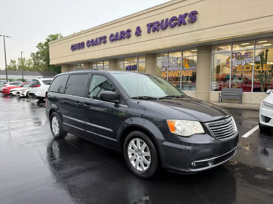 2014 Chrysler Town & Country Touring photo 1