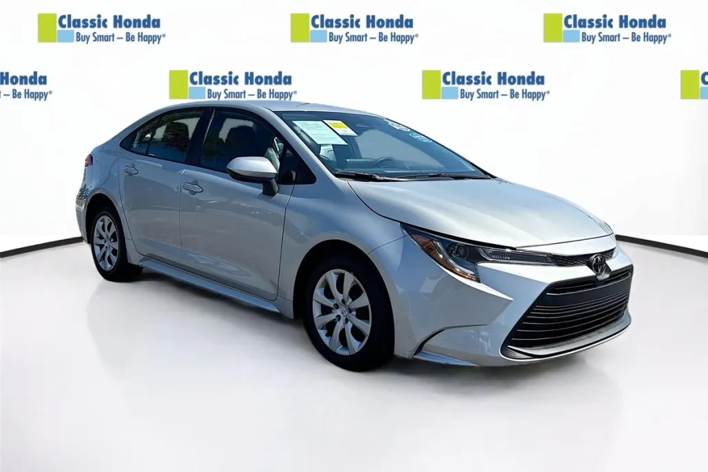 2024 Toyota Corolla LE photo 1