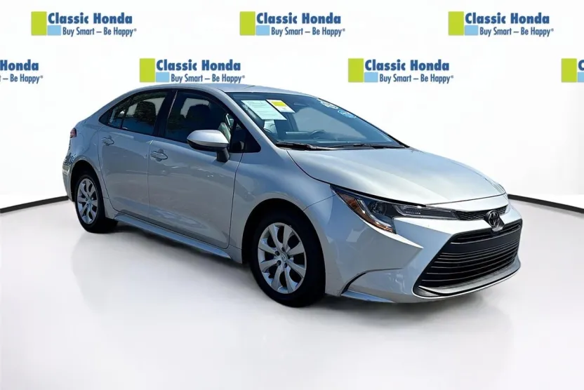 2024 Toyota Corolla LE photo 1