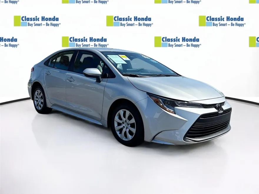 2024 Toyota Corolla LE photo 1