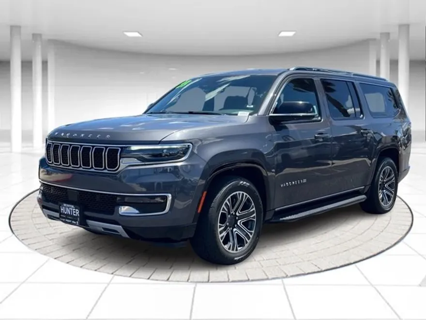 2023 Jeep Wagoneer L Series II photo 1