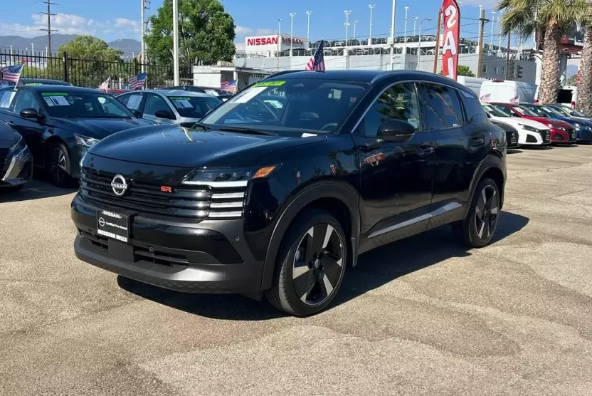 2025 Nissan Kicks SR photo 1