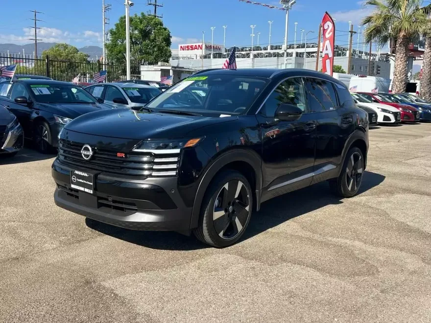 2025 Nissan Kicks SR photo 1
