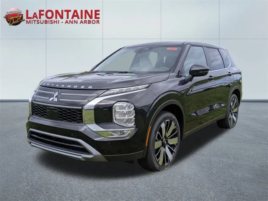 2025 Mitsubishi Outlander SE photo 1