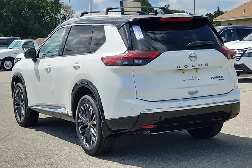 2026 Nissan Rogue Platinum photo 1