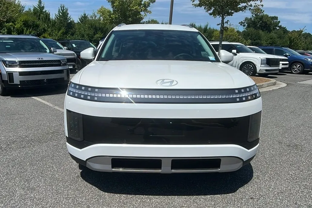 2026 Hyundai Ioniq SE photo 1
