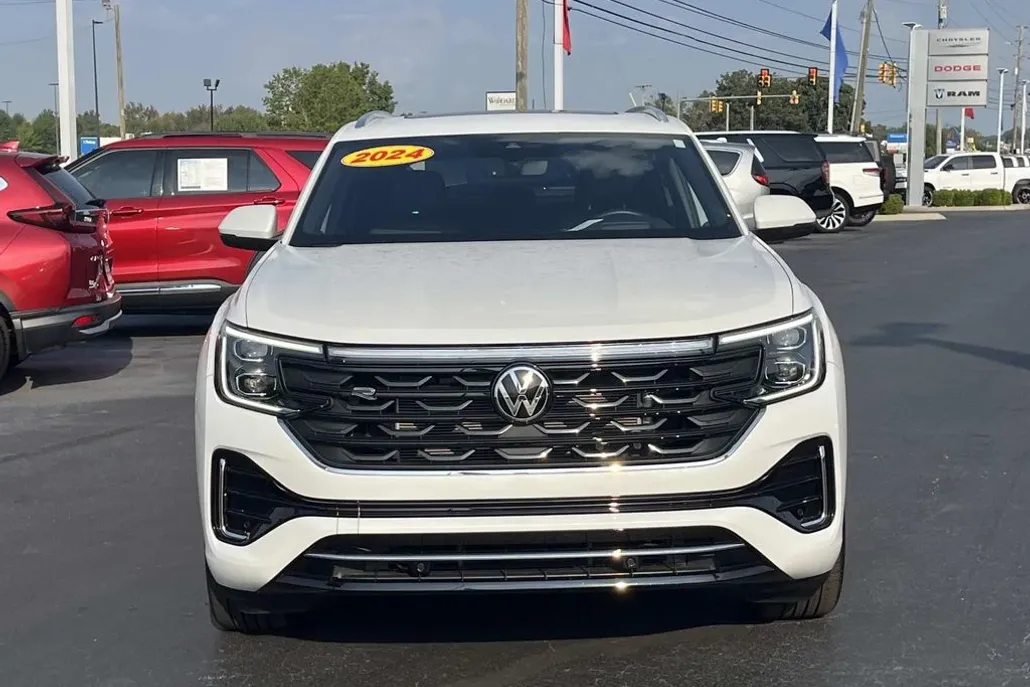 2024 Volkswagen Atlas Cross Sport SEL R-Line photo 1