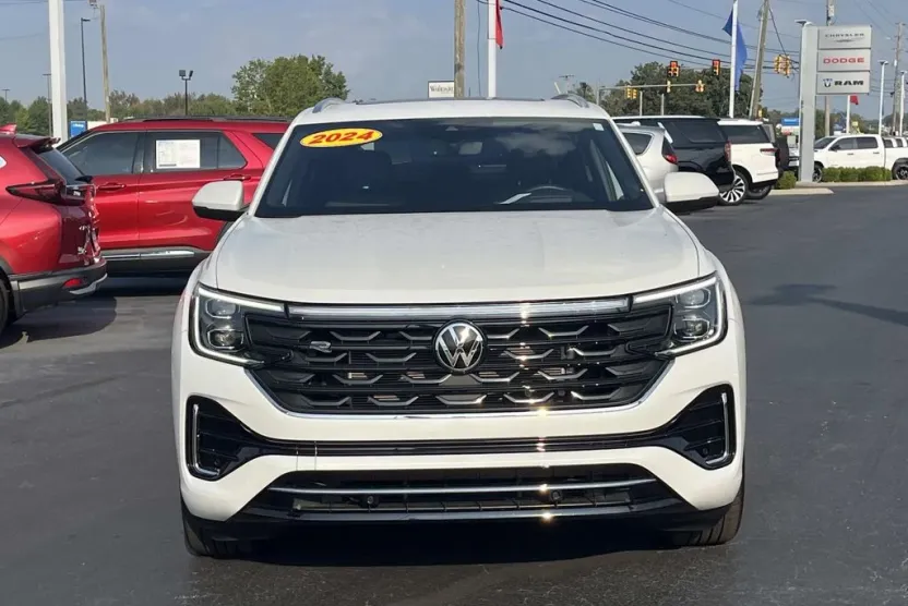 2024 Volkswagen Atlas Cross Sport SEL R-Line photo 1