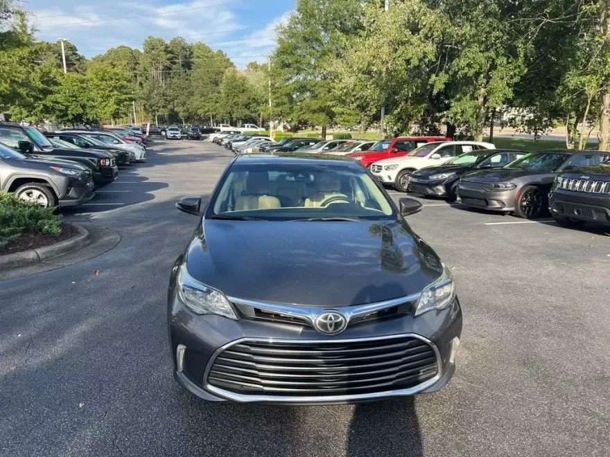 2018 Toyota Avalon Limited photo 1
