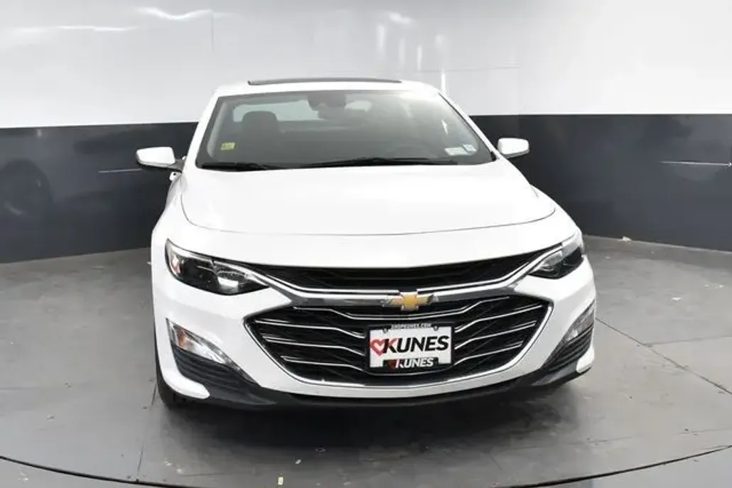2024 Chevrolet Malibu 1LT photo 1
