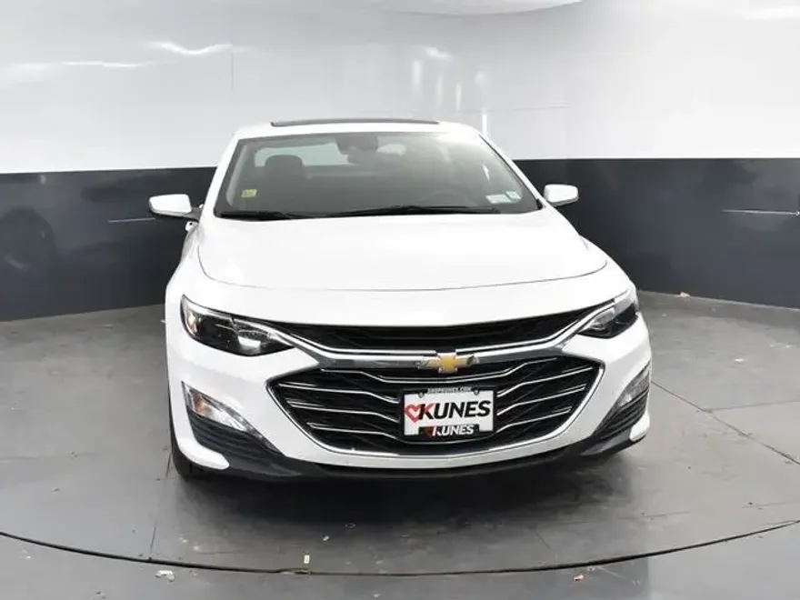 2024 Chevrolet Malibu 1LT photo 1