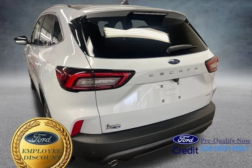 2025 Ford Escape ST-Line photo 1