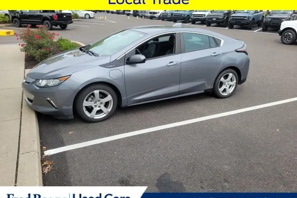 2018 Chevrolet Volt LT photo 1