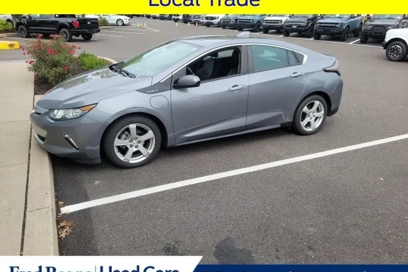 2018 Chevrolet Volt LT photo 1