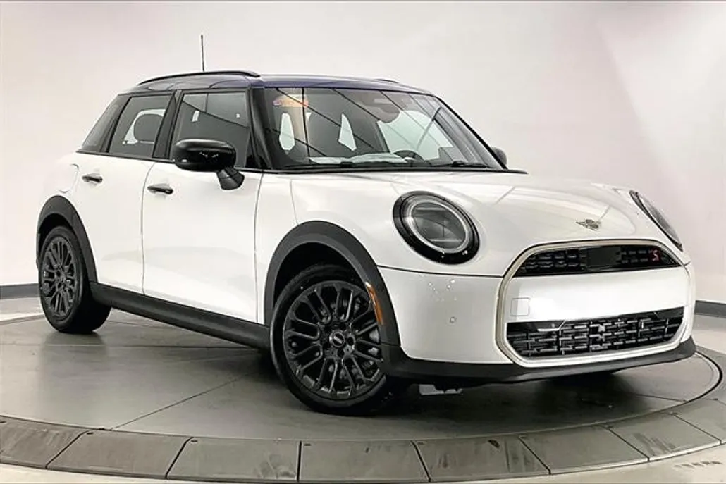 2025 Mini Cooper Hardtop Signature photo 1