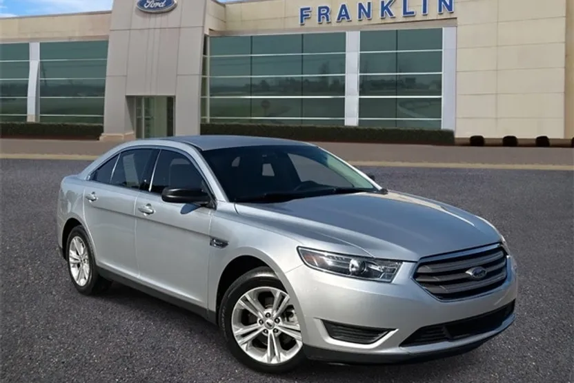 2019 Ford Taurus SE photo 1
